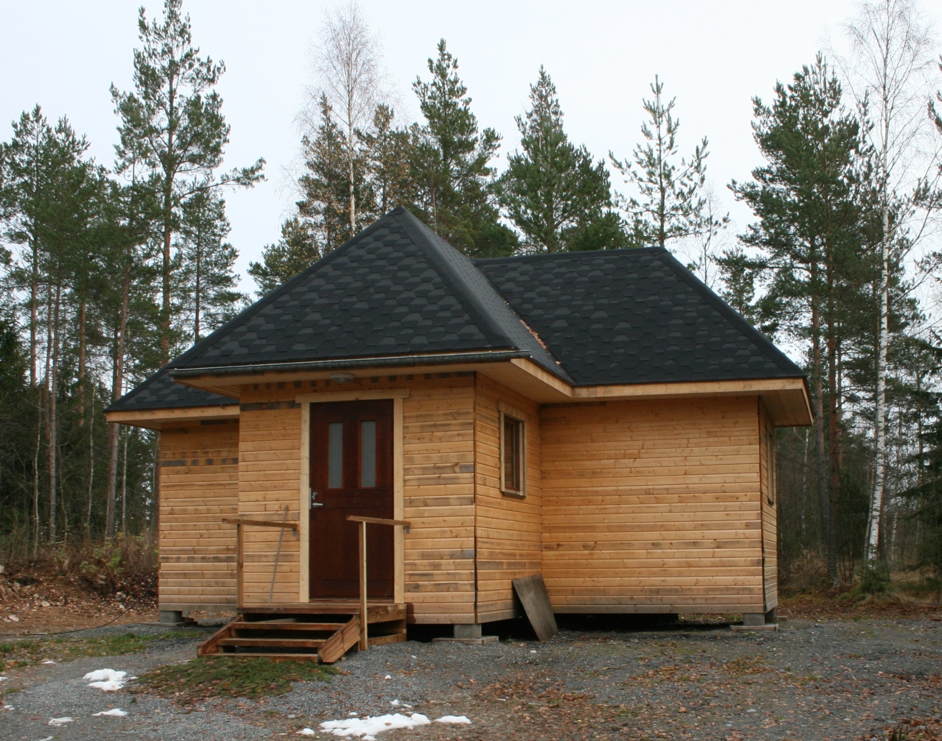 Aarne rakensi perheelleen kirkon - Kurkijokelainen