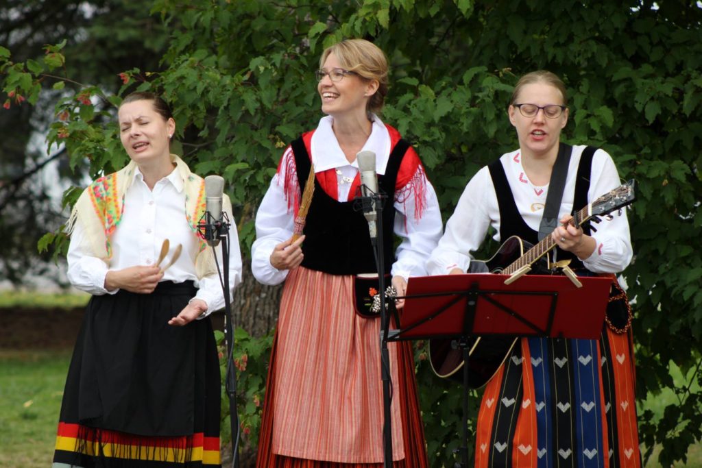 Ämmien musiikissa soi folk, kansanmusiikki ja muutkin musiikkisuunnat taipuvat meneväksi esitykseksi. Kuva: Jouko Pukki.