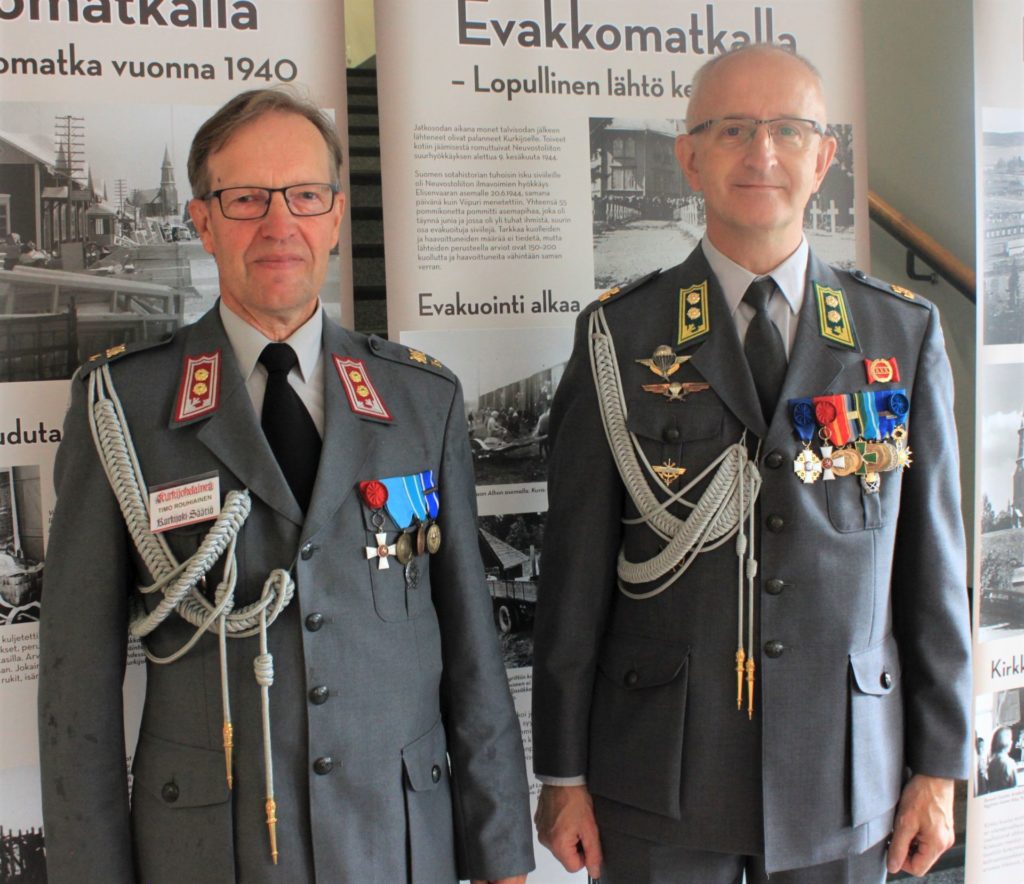 Näiden miesten kanssa on turvallista matkata. Everstiluutnantit Timo Rouhiainen ja Hans Adolf Ehrnrooth pitäjäjuhlilla viime kesänä.